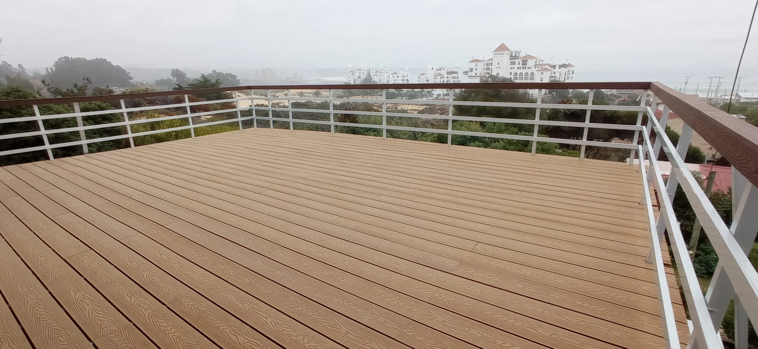 Deck en terraza elevada - Zona costera Chile